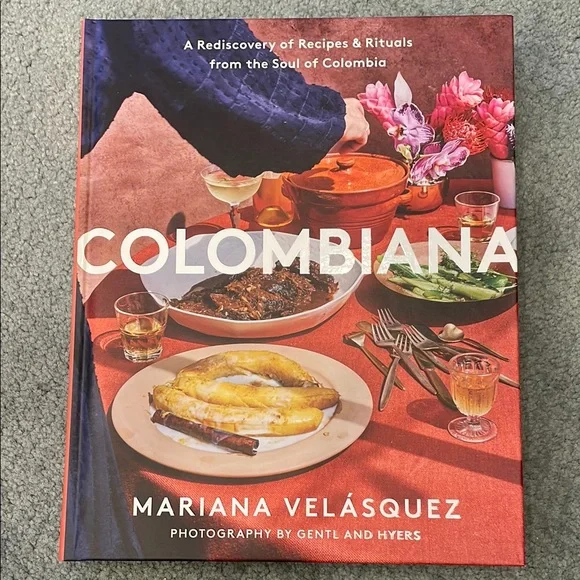 Colombian Cookbook - Picture 1 of 3
